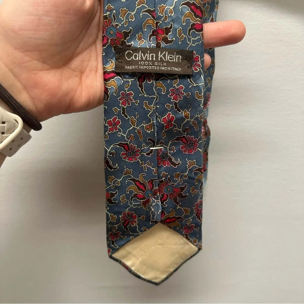 Calvin Klein Tie | Sea Blue with Red Pattern | Diagonal Striped | 100% Silk - Picture 3 of 5